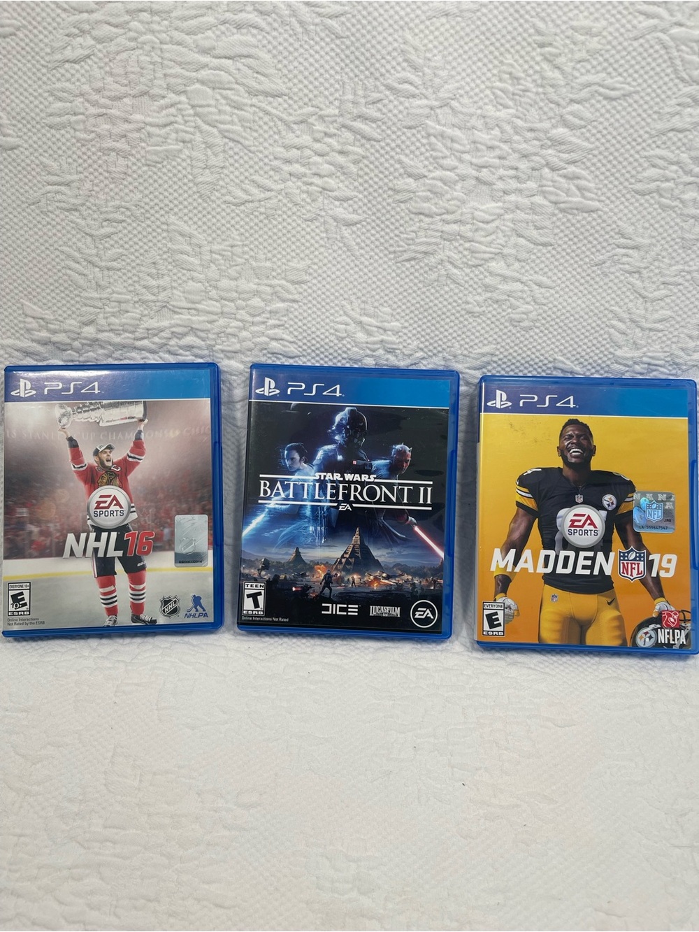 PS4 Game Bundle - NHL 16, Star Wars Battlefront II, Madden NFL 19 (B61)